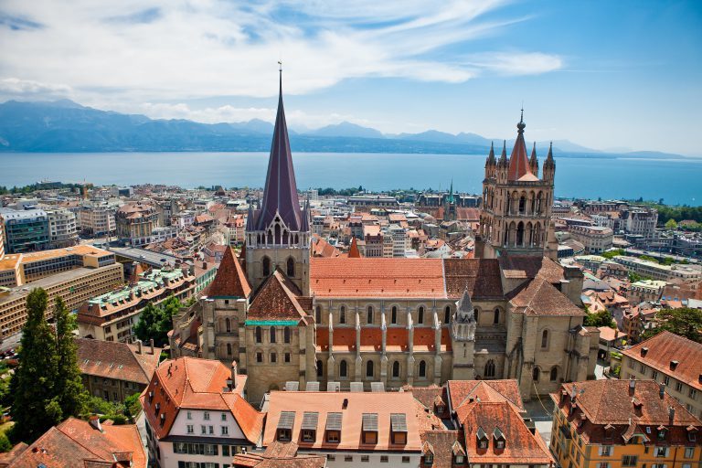 Cath&eacute;drale-Lausanne-768x512