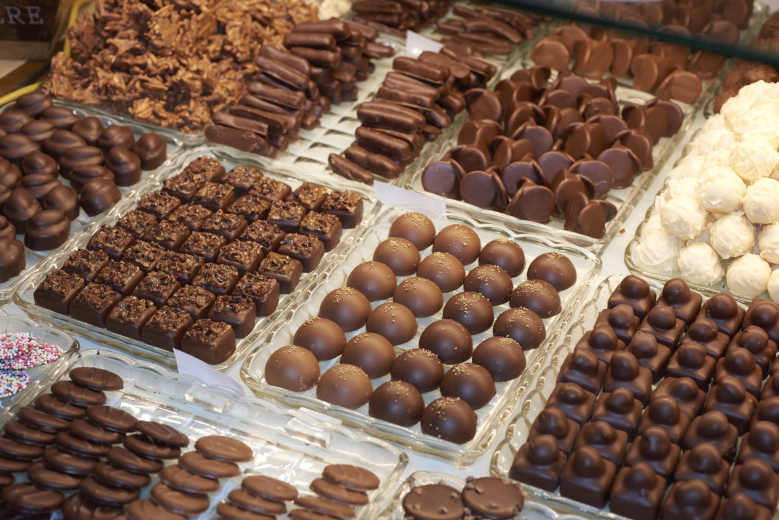 Sp&eacute;cialit&eacute;s locales. Les chocolats de L'Espace Chocolat, av. Mon-Repos 14
