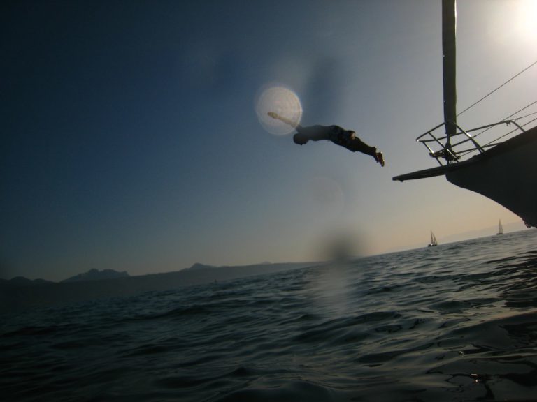 Plongeon dans le lac Léman ©Olivier Jacques