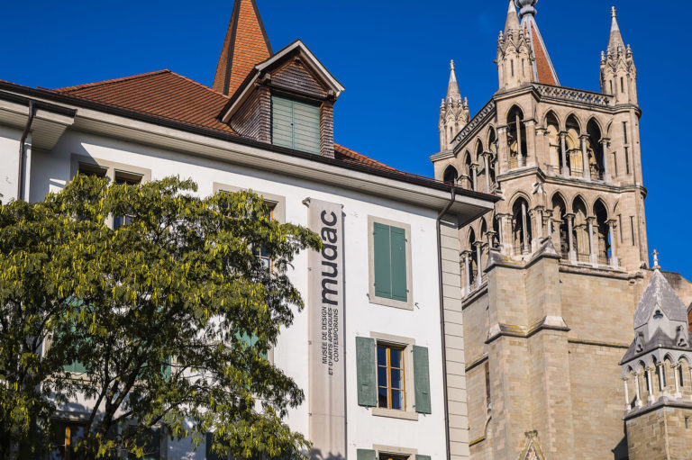 Le Musée de Design et d’Arts Appliqués (mudac) et la Cathédrale de Lausanne (c)Laurent Kaczor