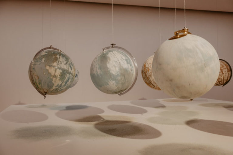 Artiste : Julian Charrière