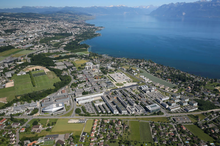 Vue a&eacute;rienne sur le Campus de l'EPFL et ses environs