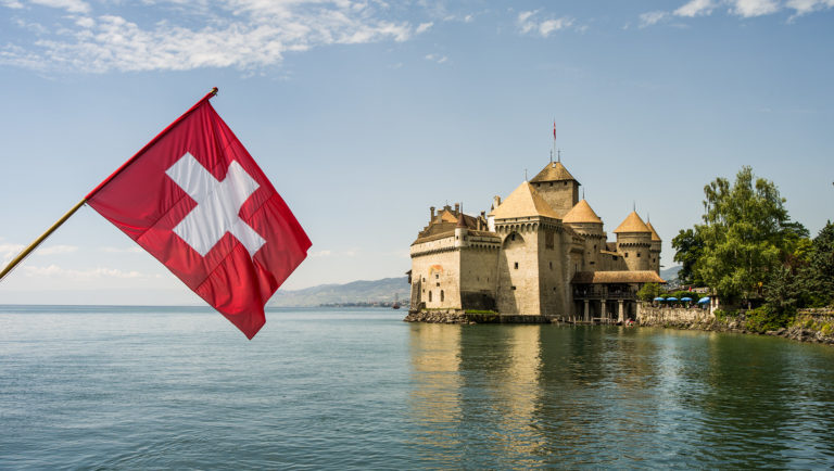 Vue depuis le lac sur le Ch&acirc;teau de Chillon