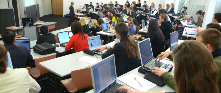 Cours d'informatique &agrave; l'Ecole h&ocirc;teli&egrave;re de Lausanne (EHL)