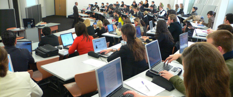 Cours d'informatique &agrave; l'Ecole h&ocirc;teli&egrave;re de Lausanne (EHL)