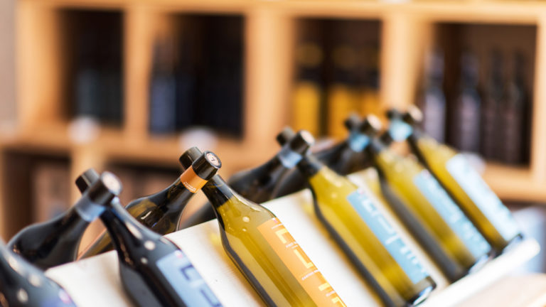 Bouteilles de vin de la Ville de Lausanne.  Domaine du Ch&acirc;teau Rochefort.