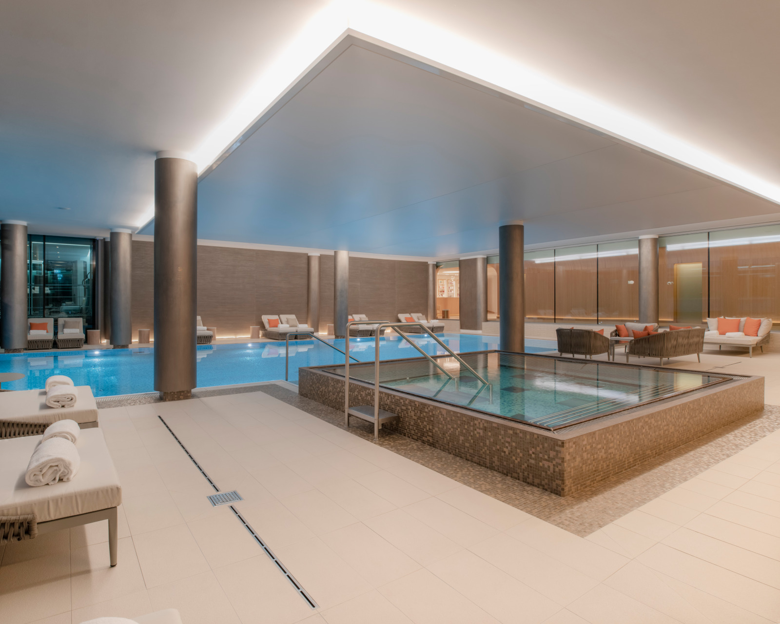 Spa Cinq Mondes du Beau-Rivage Palace, piscine int&eacute;rieure / Fabrice Rambert