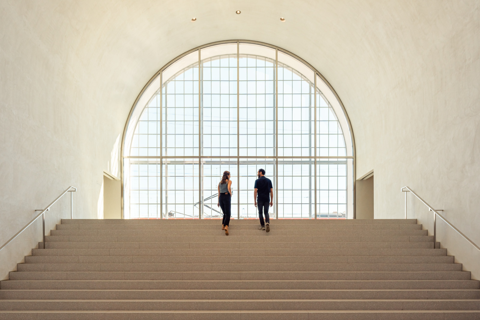 Shooting en collaboration avec Suisse Tourisme afin de faire la promotion de la balade des panoramas. Visite du MCBA - Musee cantonal des Beaux- Arts a Plateforme 10