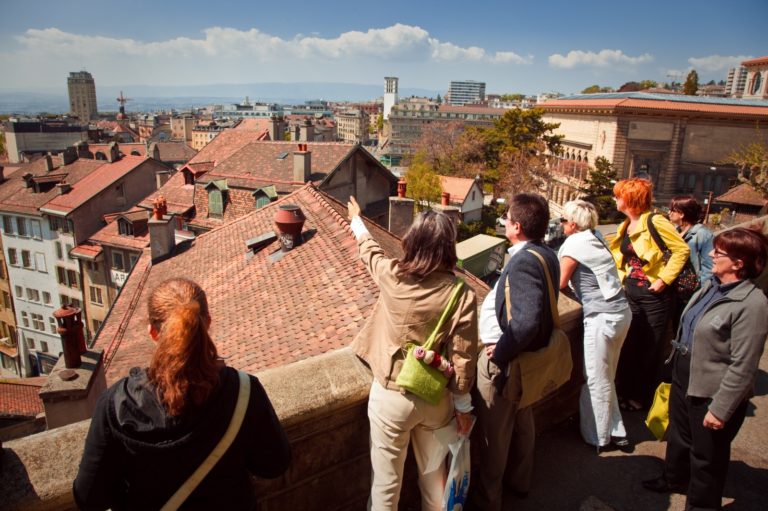 Accueil d'un groupe. Visite guidee a la Cite.