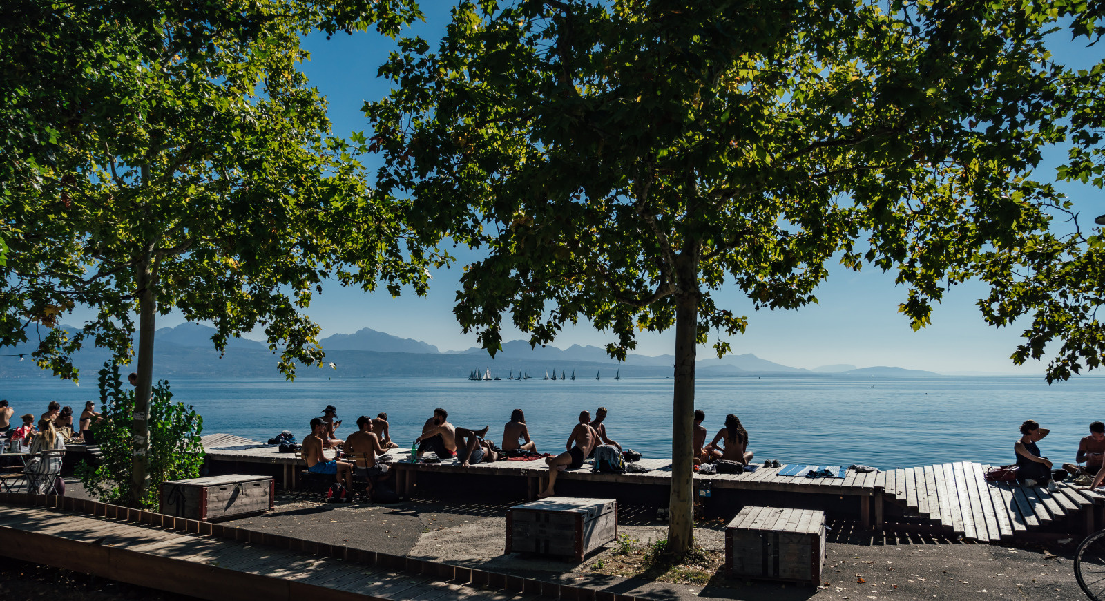 Detente au bord du lac.  jetee de la Compagnie