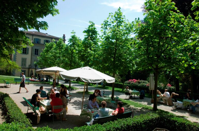 Detente dans le parc Mon-Repos Folie Voltaire