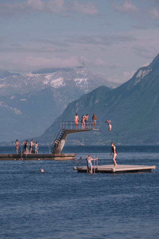 Activite lacustre au bord du lac Leman a Lutry