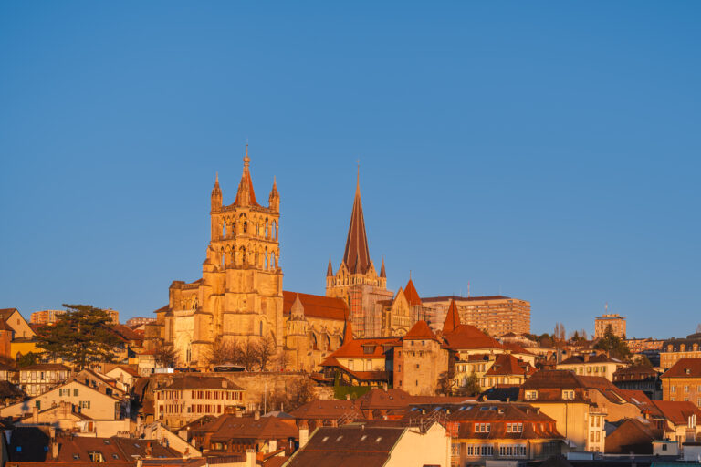 Au c&oelig;ur de l'histoire lausannoise avec la majestueuse Cath&eacute;drale